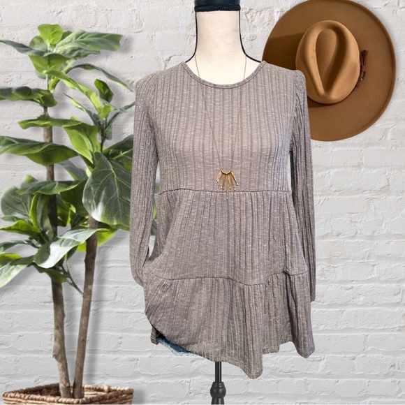 Ribbed Tiered Top - Picture 2 of 3